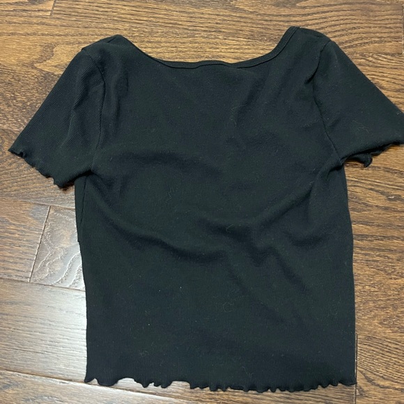 Aeropostale- black tee with buttons and open stomach - Picture 2 of 3